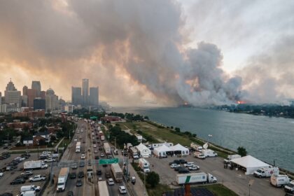 Crise Trump-Canada sur les Feux de Forêt Washington Menace d'Alourdir les Tarifs Douaniers Face à la Fumée