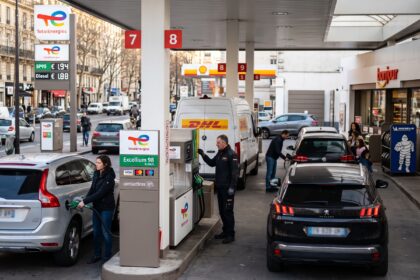 Flambée mondiale des prix du pétrole pourquoi le baril s'envole et ce que cela change pour l'économie mondiale