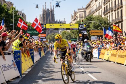 Tour de France 2026 Vingegaard S'Empare du Maillot Jaune Dès Barcelone, Pogacar Déjà à l'Affût
